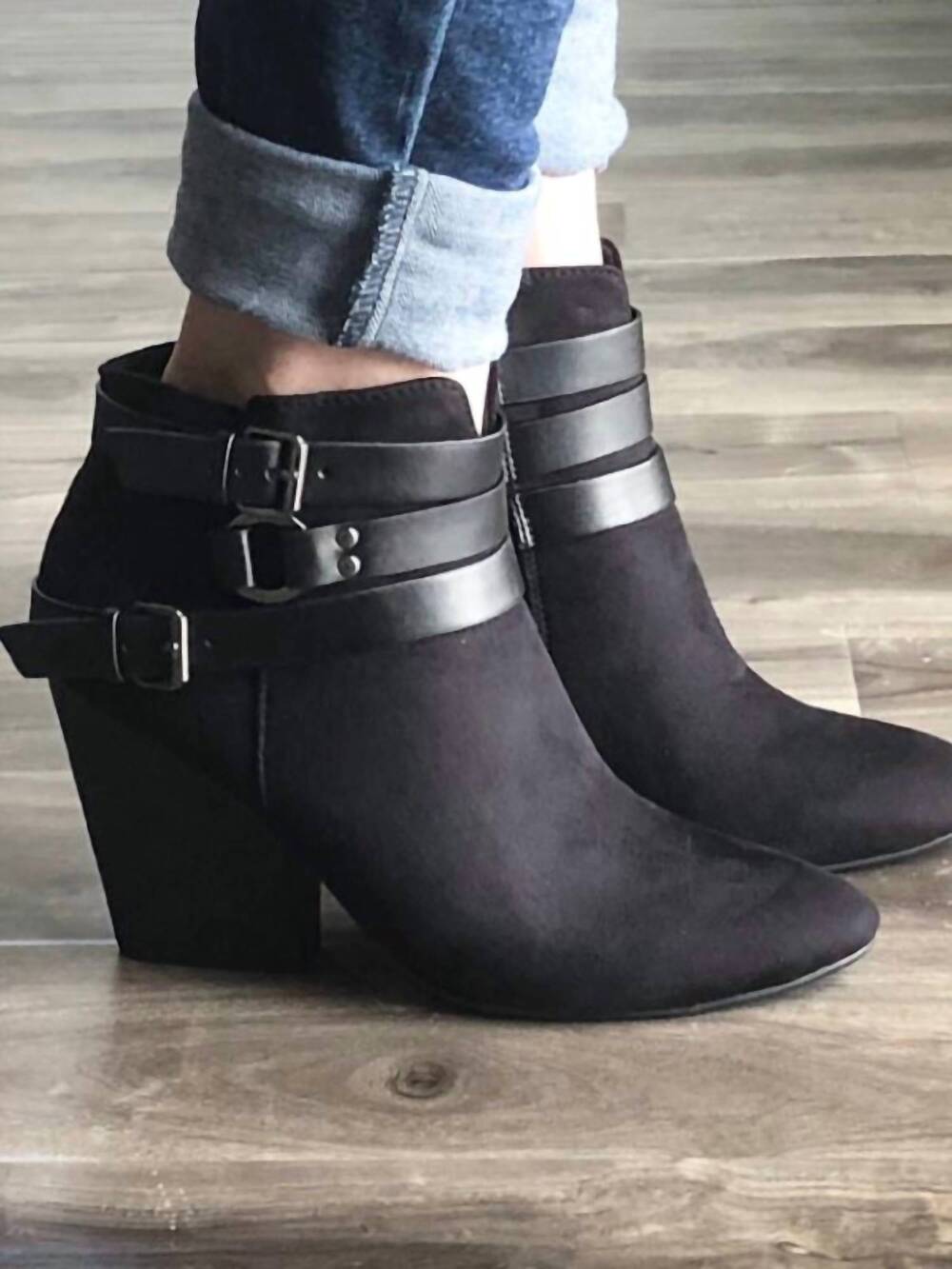 NEW MY DELICIOUS SHOES buckle strap bootie in black